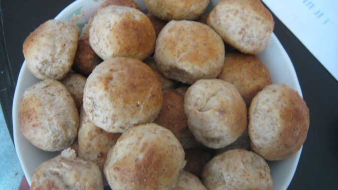 Pancitos rellenos de queso crema bol lleno pancitos