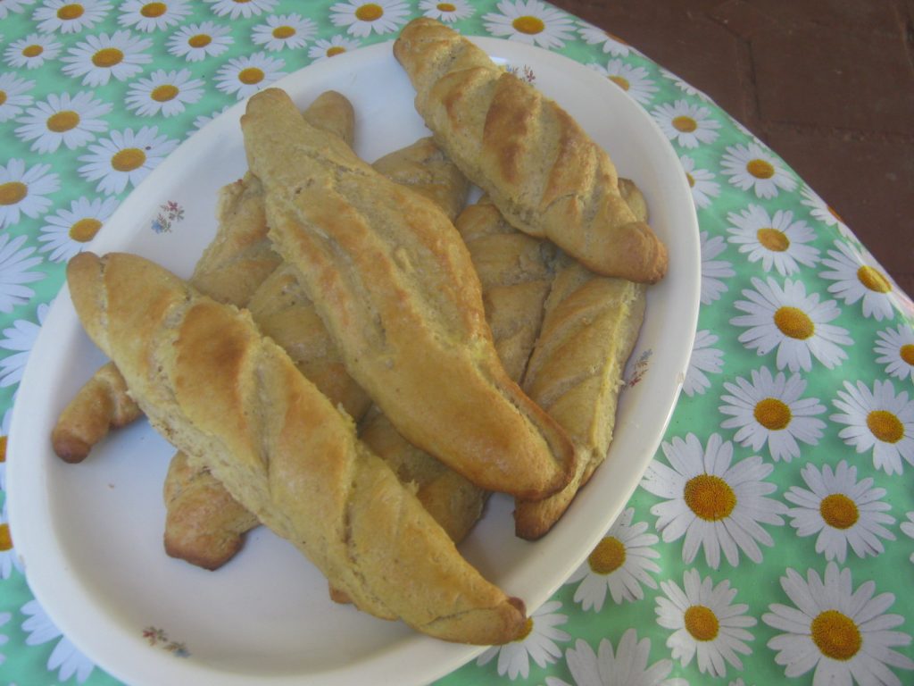 Baguette o Demi-baguette para rellenar en una mesa de fiambres