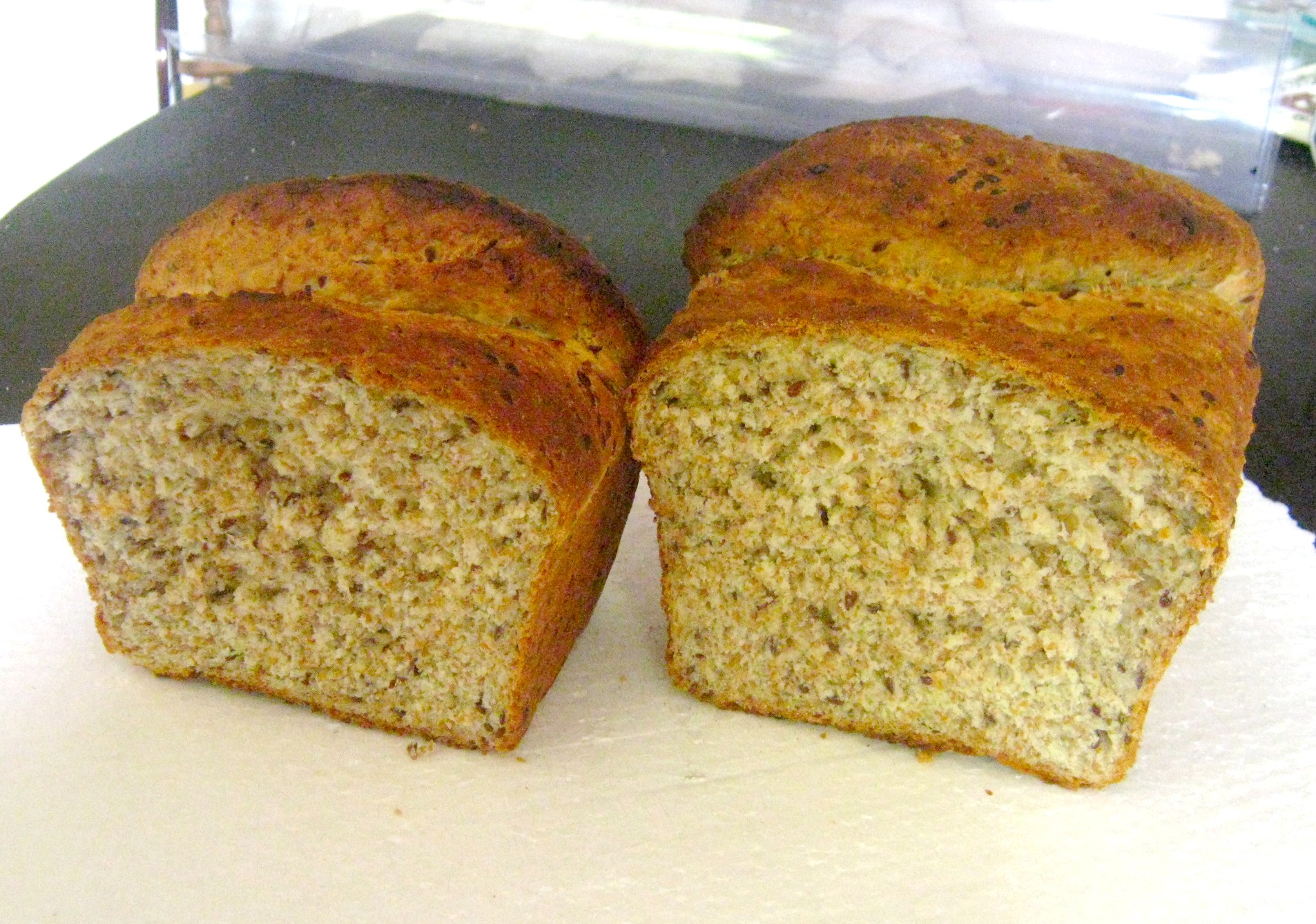 Pan casero integral en máquina de hacer pan