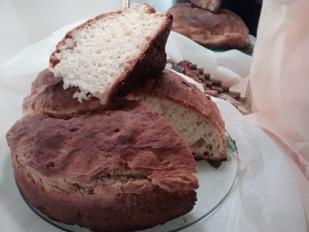 Pan rosca con maníes (cacahuate)