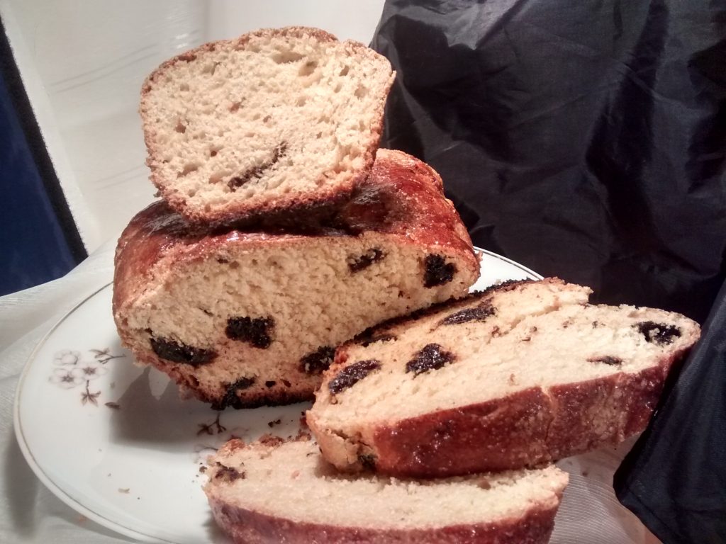 Pan de maíz con pasas de ciruelas