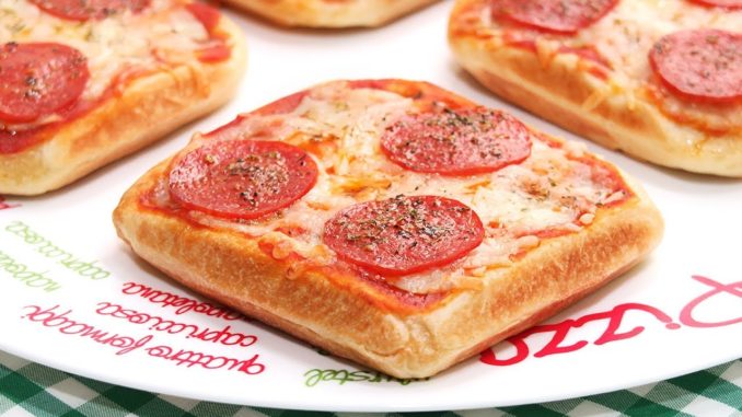 Gofres o waffles de pizza super crujientes y deliciosos
