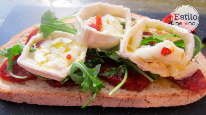 Tosta picante con queso de cabra
