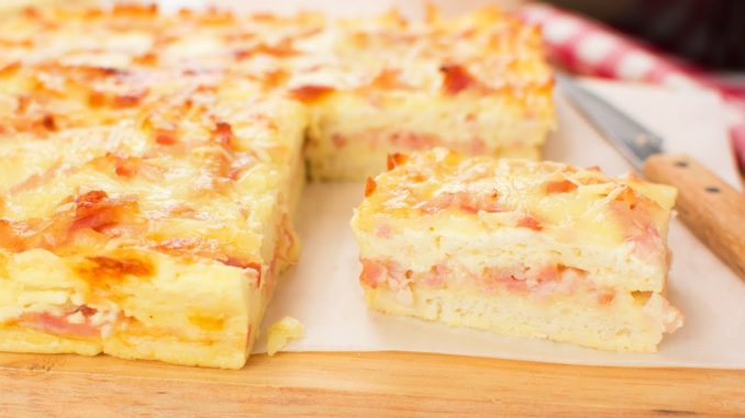 Pastel de bacon y queso con pan de molde